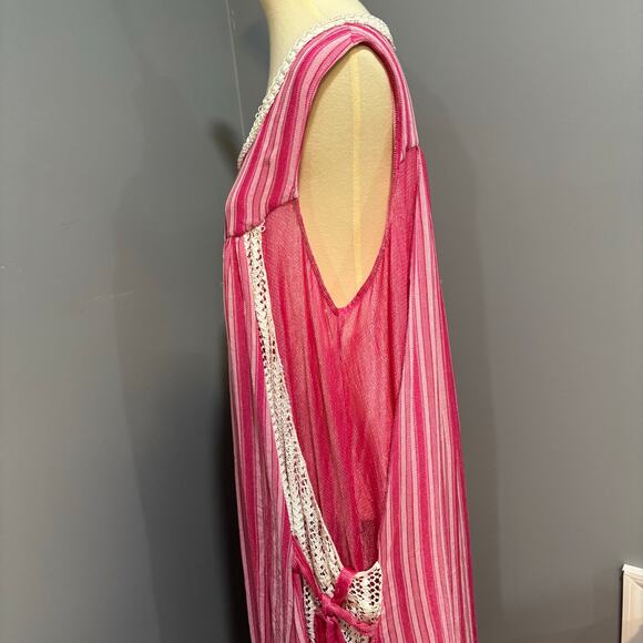 Vintage Turkish pink and white ruffle nightgown with side ties, size L-XL - Picture 6 of 10